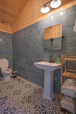 Caney Creek Luxury Glamping Wagon Riverside Resort - Image 3