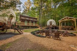 Caney Creek Luxury Glamping Wagon Riverside Resort - Image 4
